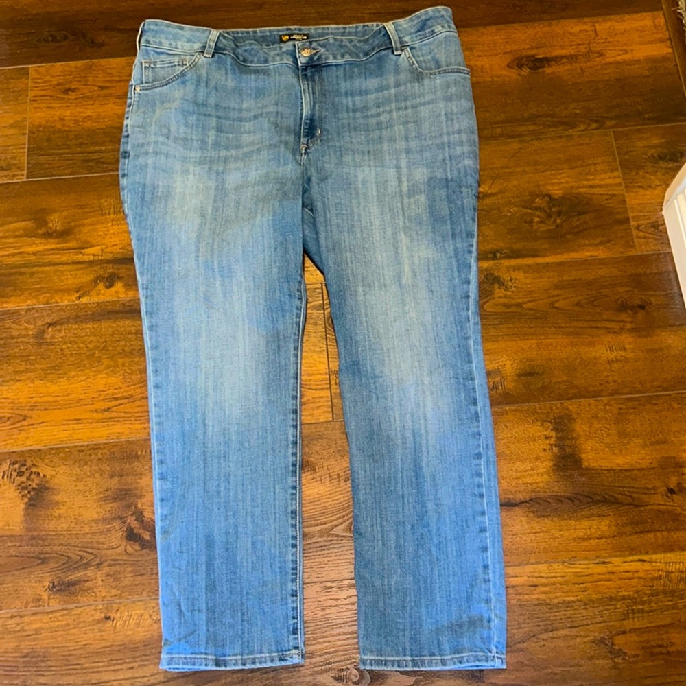 Lee plus Regular fit straight leg mid rise jeans size 24W excellent condition